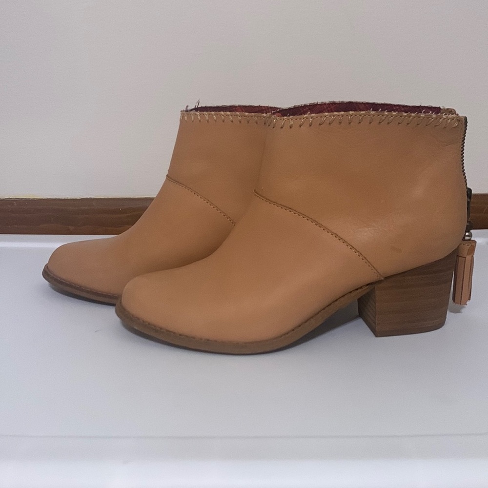 Tom’s booties